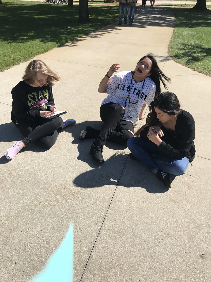 slefebreHHS's tweet photo. Creative Writing Ss finding inspiration to write a Sonnet. #14lines #HPSProud https://t.co/DkelrAm0SK