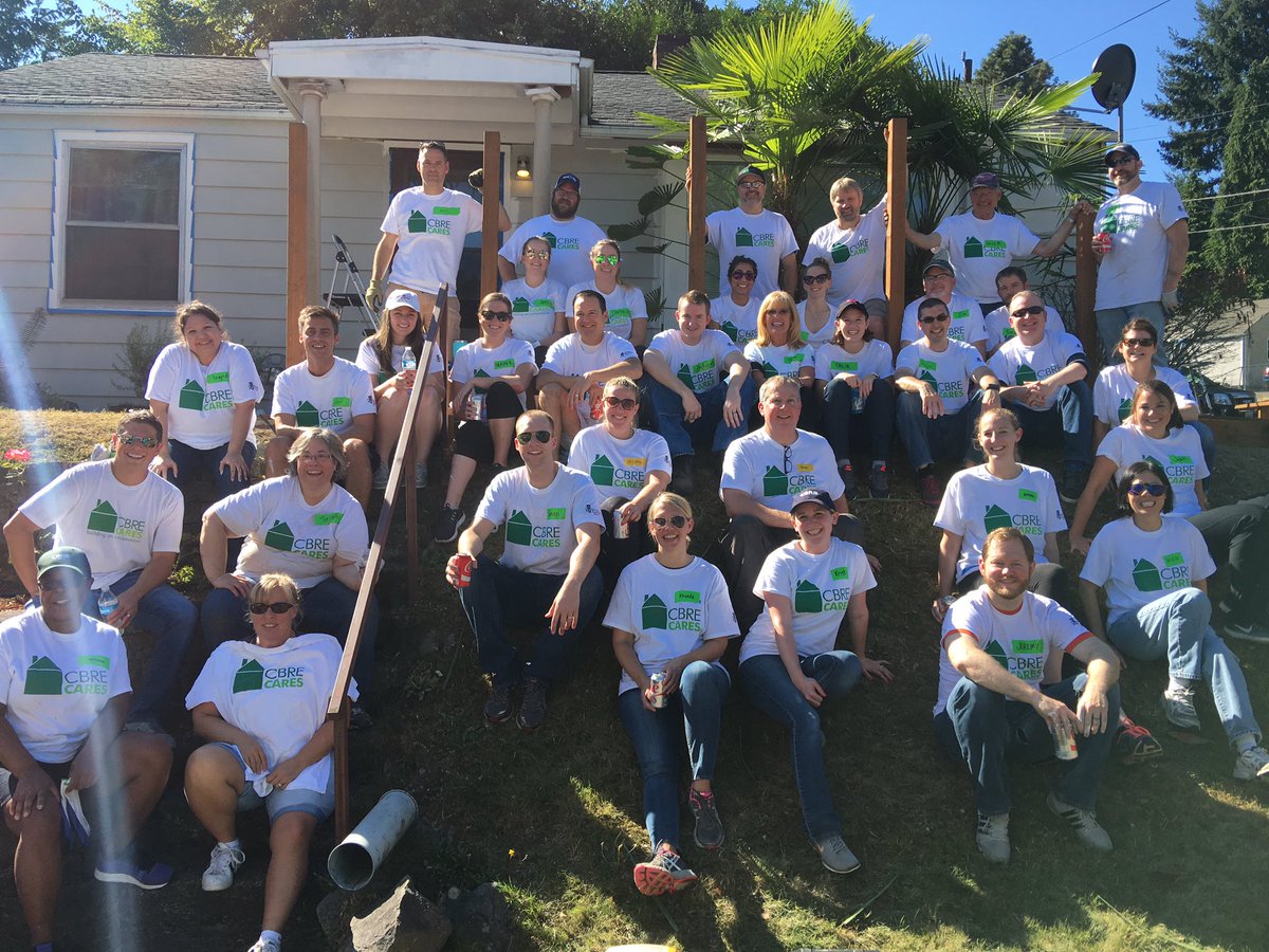 KristineWaniak's tweet photo. @CBRECares Seattle has a perfect sunny day to rebuild together! #CBREBuildMonth https://t.co/TZpPQNasmn