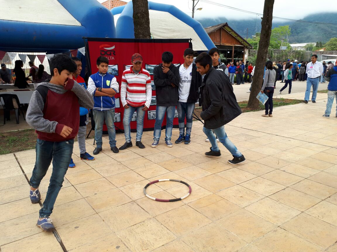 dgrsalta's tweet photo. En el Centro de #AtenciónCiudadana compartimos con los jóvenes de Salvador Mazza. También agradecemos a las autoridades que se acercaron! https://t.co/8wOeD8mnAj