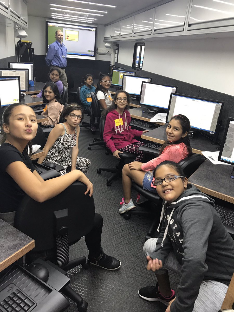 MissPotter16's tweet photo. Coding @ Harper College. #codingmonkey @HerreraRaquel7 @leekristin2 @AvenaCola https://t.co/P3Y1nXoWhq