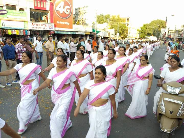 meghwanshi_p's tweet photo. ��ीलवाड़ा में राष्ट्रीय स्वयं सेविका संघ @RSSorg  का आज नवमी के दिन पथ संचलन का भीलवाड़ा वासियों ने पुष्प वर्षा और जय घोष के साथ स्वागत किया। https://t.co/x2qNO3LyZz