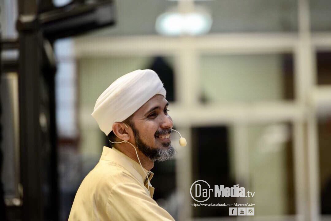 Kata Imam Al Ghazali;
"Insan umpama kayu gaharu, perlu dibakar baru keluar wanginya."