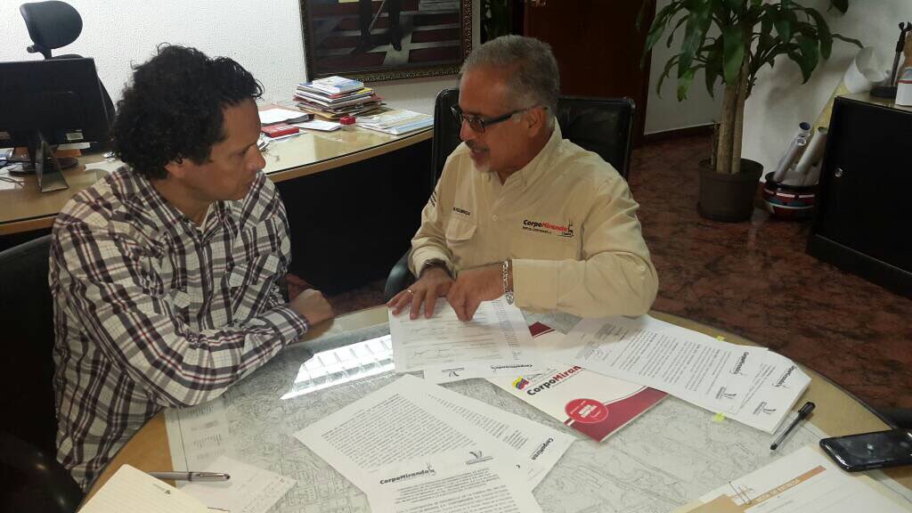 luiscarPSUV's tweet photo. #Guaicaipuro entrega de Recursos para inmediato inicio de planes de Asfaltado, Iluminación de Comunidades y Empleo Juvenil @garcesfrancisco https://t.co/KuMDWpk7Sf