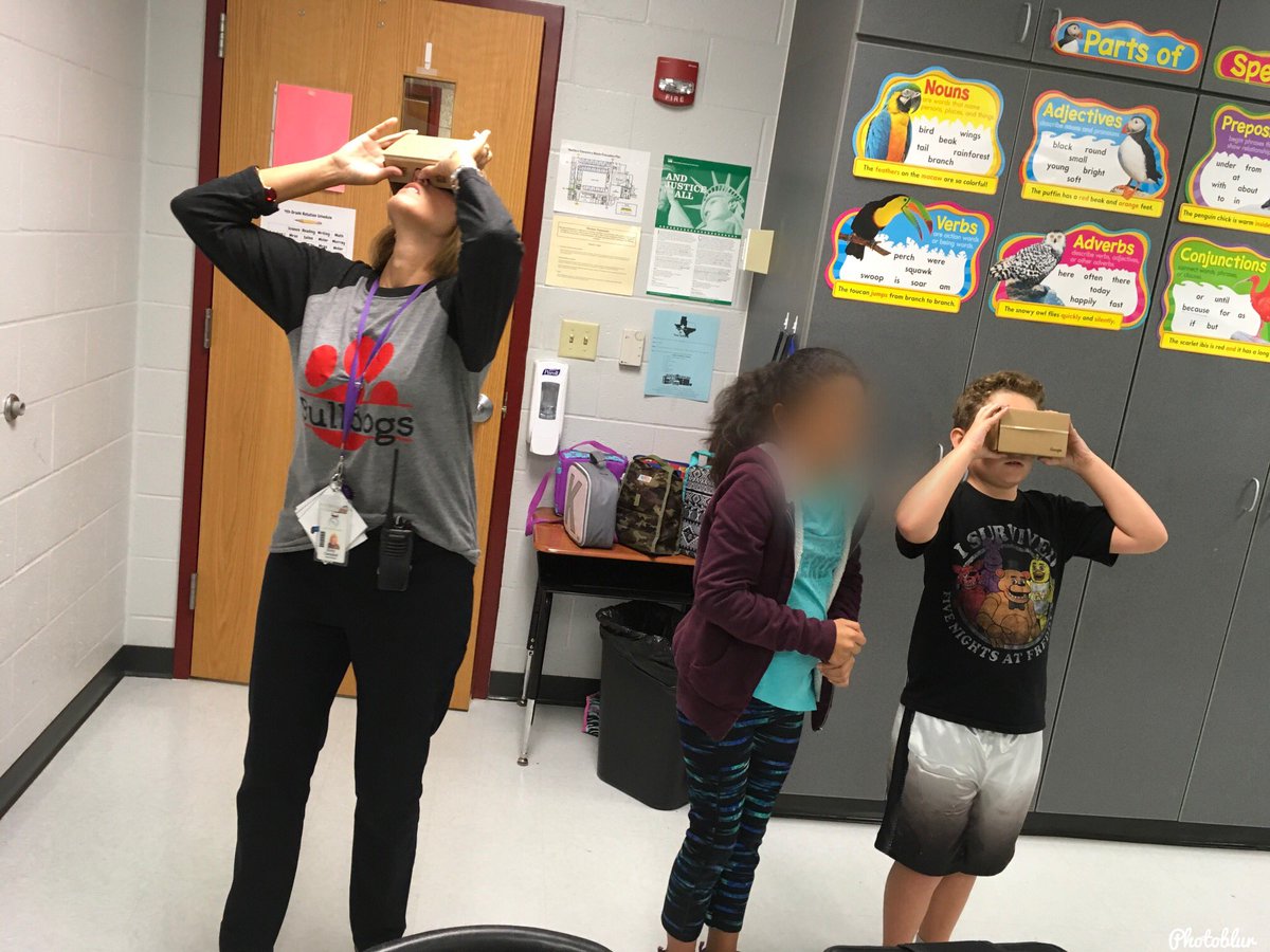 HcsInnovate's tweet photo. @MattMurrayHCS is empowering explorers in NYC during @HeartlandES NEW Geo club! YES! #KyGoDigital #HCSinnovate #EarthOutreach #googleEI https://t.co/USk15ae2ZU