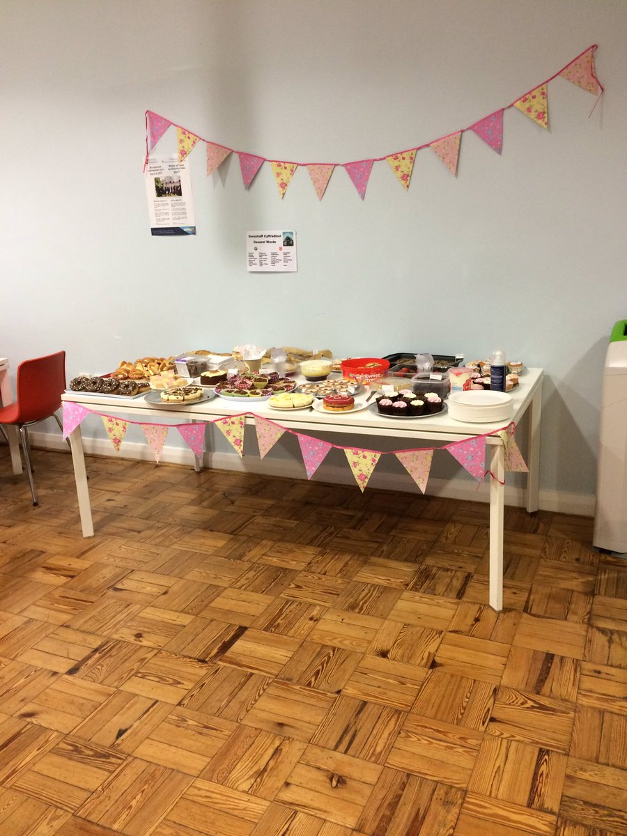 TSD_CU's tweet image. Our pudding bar is now on in the cwad. Come join us for some delicious cake and a talk.