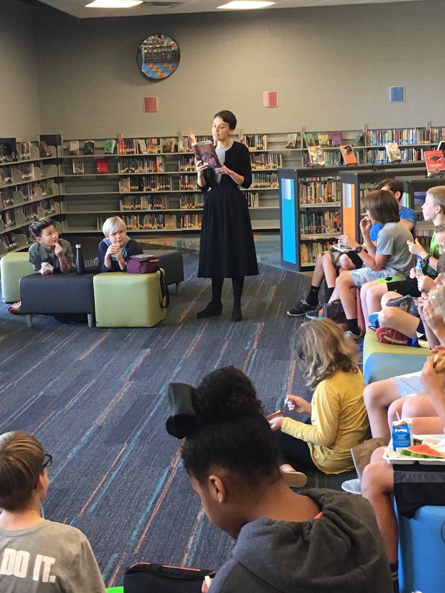 jtmoorelibrary's tweet image. 5th grade #RebelReaders closing out our banned book week lunch and listen under the spell of a great story. #mnpslibhacks