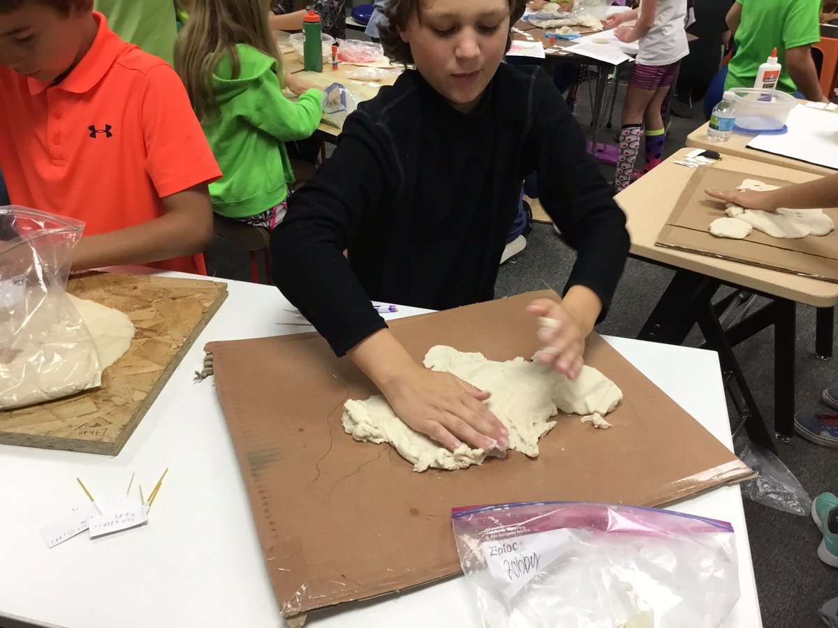 SarahSbowman's tweet photo. Salt clay landform maps #usa
#fivehawks #plsas https://t.co/i5AJY6bhJS