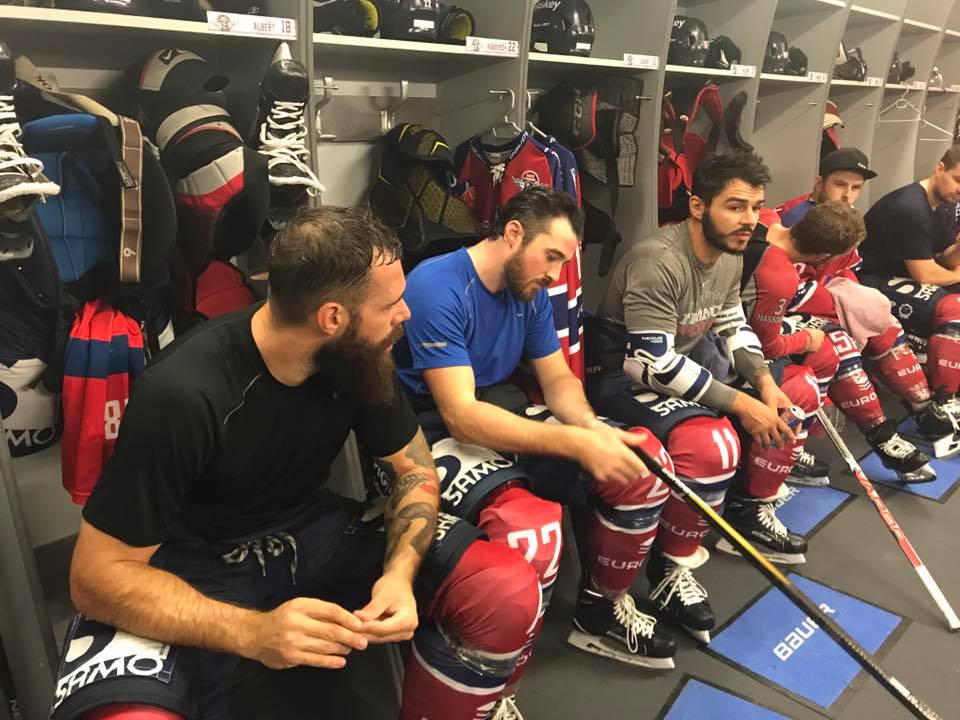 MatthieuGRZ's tweet photo. Sinon, il a bien changé Julien Albert 😂... #Manouk #DuPoidsDansLaDéfense 👊
#SLMHockey #Angers CC @DucsdAngers https://t.co/JQGsE7gR9Y