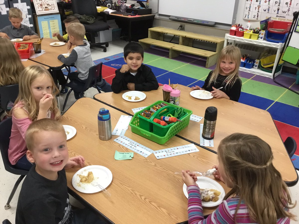LDeile's tweet photo. Everyone tried our apple crisp! It was so yummy with whipped topping!@LDeile @GrainwoodPLS https://t.co/Wzs3X81ZZO