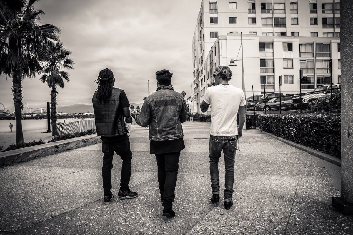 siimpsonfamily's tweet photo. Photo of the best band that came to dominate / save the 2017/2018 of many people passing by their tl 😍
#BuyWaveOneEP #StreamWaveOne #WaveOne https://t.co/N0hAHUMMTJ