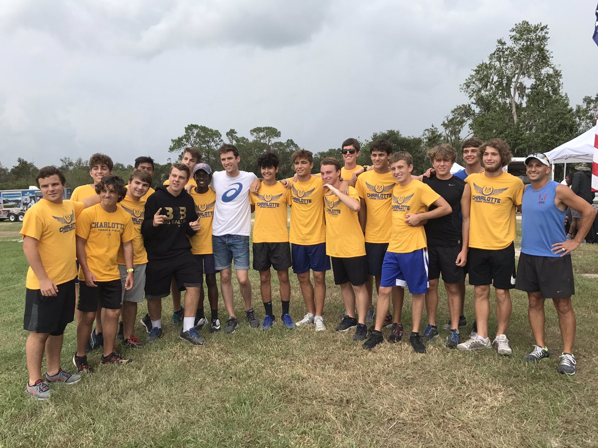 flrunners's tweet photo. The Charlotte boys posing with our celebrity guest @ASICSamerica @JohnnyGregorek! #flr18 https://t.co/JOZSJMy4TB