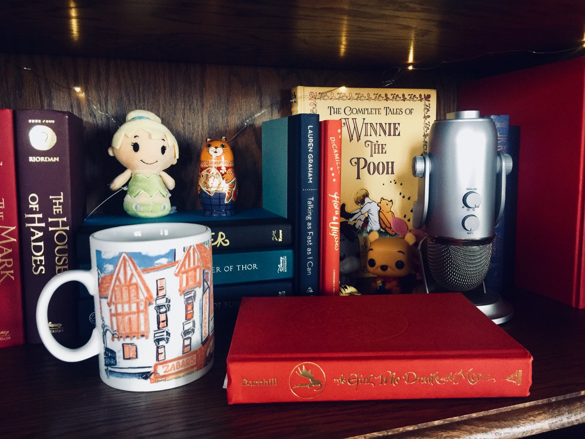 3friendspodcast's tweet photo. Happy #NationalCoffeeDay! Grab a cup and read our next book "The Girl Who Drank the Moon" by @kellybarnhill! https://t.co/j6VdQl4PAT