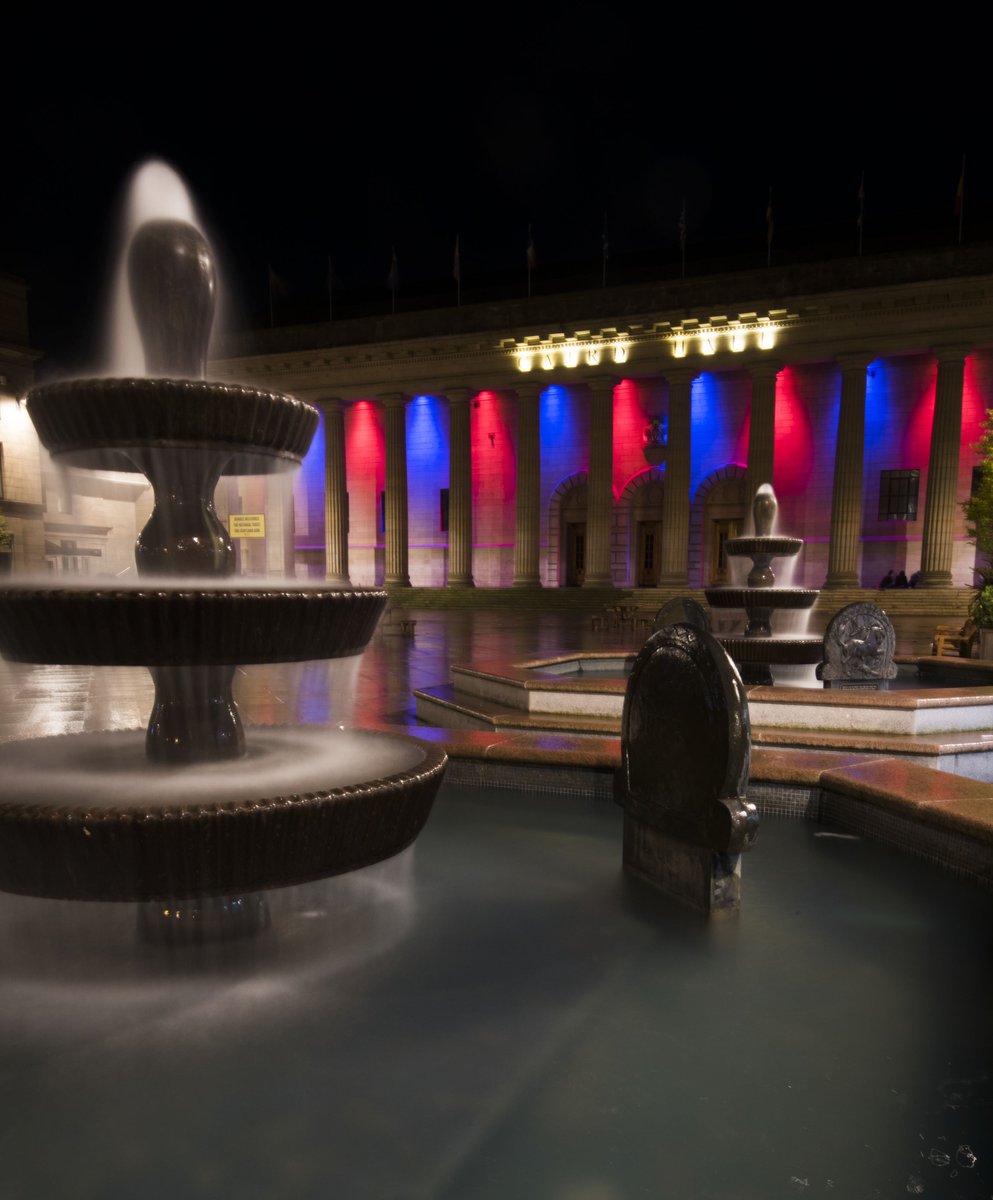 FuturePaisley's tweet photo. @DCMS @edinburghcastle @HistEnvScot @VisitScotNews @VisitScotland @Edinburgh_CC Another amazing Scottish landmark lights up in support of #Paisley2021. Thank you @CairdHallDundee! #UKCityofCulture2021 https://t.co/6ogAuH1Toa