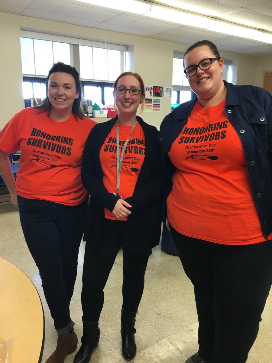 UxbridgePS's tweet photo. Students &amp; teachers honoring Residential School survivors today #EveryChildMatters #OrangeShirtDay https://t.co/kZr6K2fP39