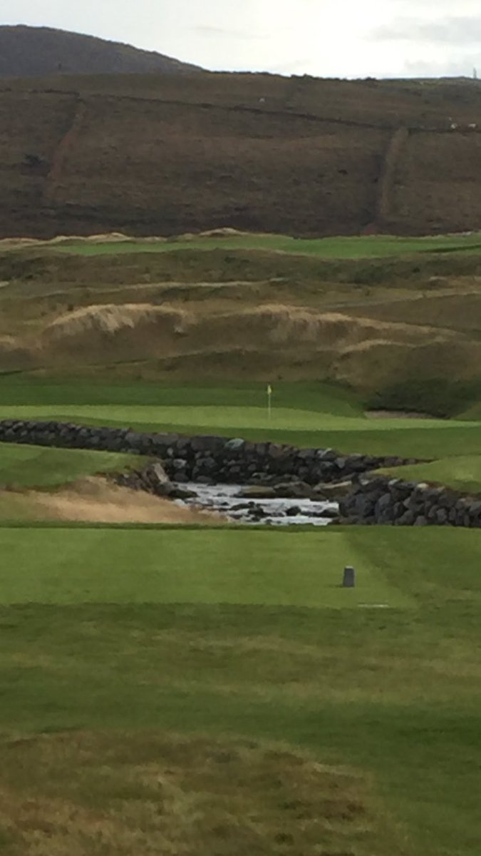 JoShea13's tweet image. Big thank u to Ger for look around @HogsHeadGC unreal lads. Fair play what a spot @BRADYRS @daviddaly1982 #chopperHome #classCourse