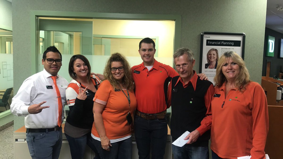 StaceyBelle5's tweet photo. Wearing orange today for Phyliss Webstad #EveryChildMatters https://t.co/FIZTAEECZR