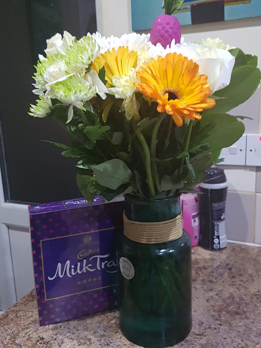 gemmadwan's tweet image. Thank u @McrGiants for my lovely gifts 💚 It's been an amazing 5 years working with you all and I shall miss you lots!! Play hard Giants 💚 x