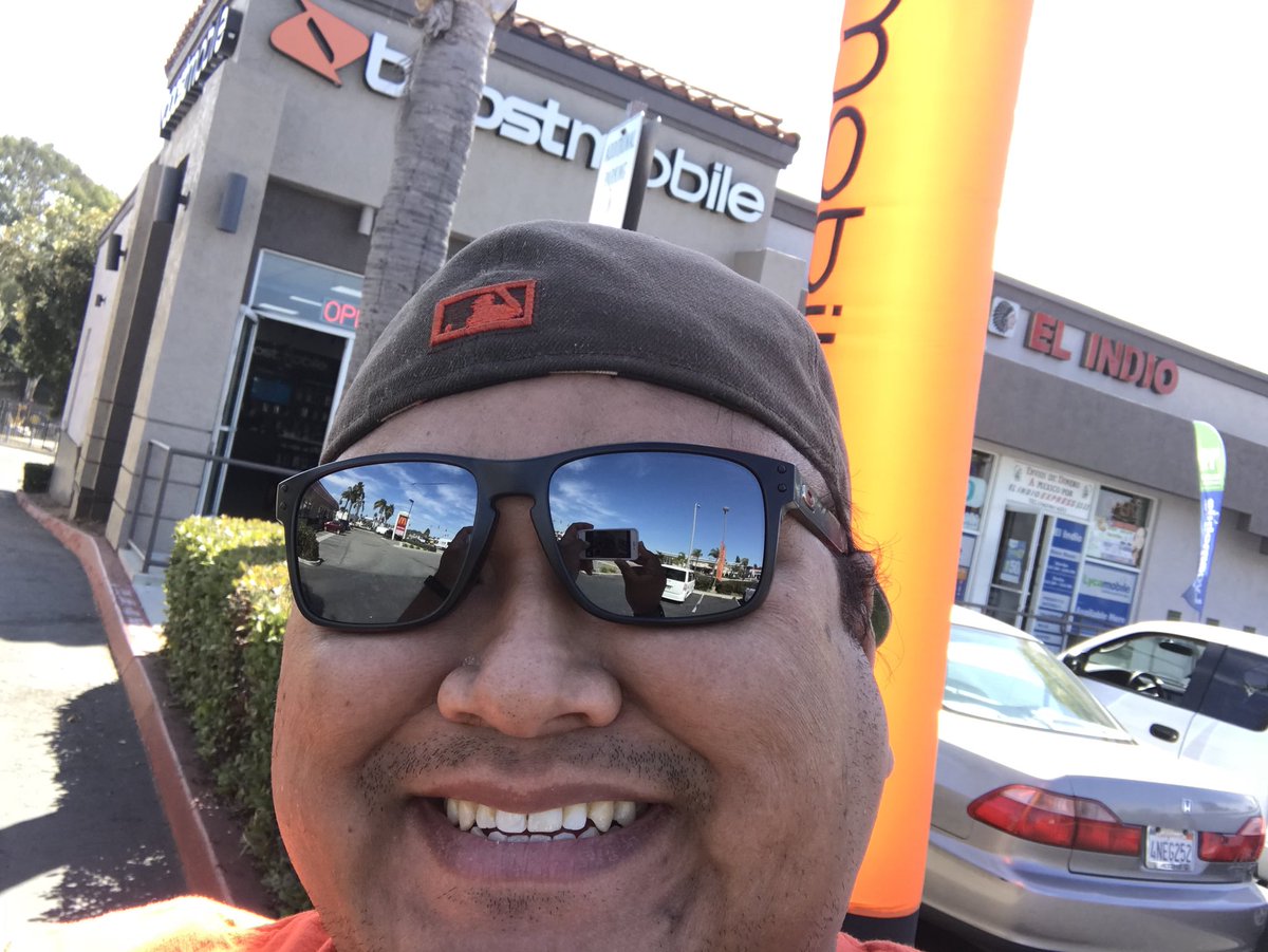 PaTwRiK_FBA's tweet photo. @jjusa_mission brought out the dancing man for the last days of the #BOOSTFALLFLIP!  Stop by for last min deals! #SwitchHappens https://t.co/nQCgFN1kJ3