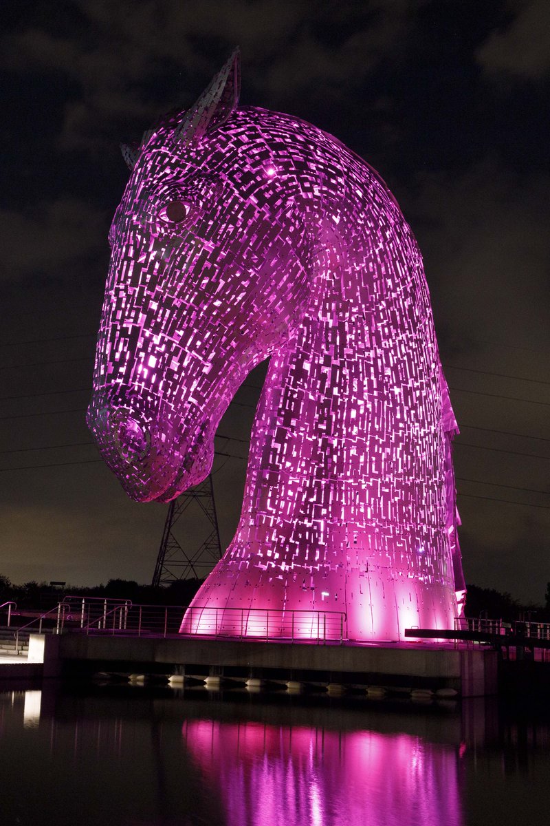 FuturePaisley's tweet photo. @DCMS @edinburghcastle @HistEnvScot @VisitScotNews @VisitScotland @Edinburgh_CC @CairdHallDundee @dundee2023 @DundeeCulture @DundeeCouncil What a sight! Fantastic to see The Kelpies lit up to back Paisley's bid for #UKCityofCulture2021 #Paisley2021 https://t.co/MxpLXvAFKp