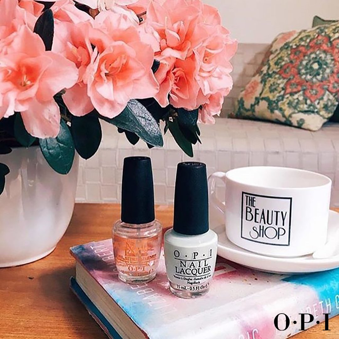 Deja que tus manos sean la envidia! #NailEnvy #AlpineSnow #OpiLovers #OpiObsessed