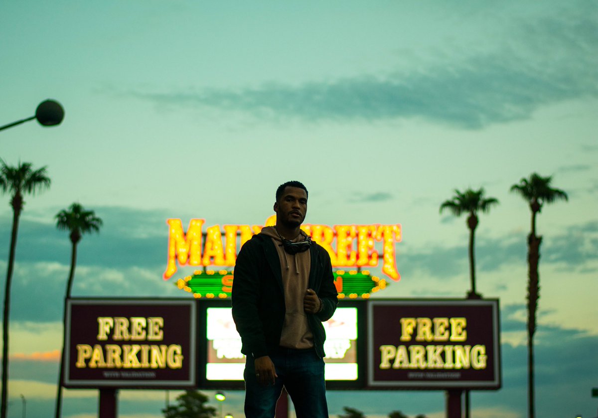 papichuloteej's tweet image. To think last year around this time I was gonna quit making music. God is so good man 💛💫 #Weonlygettingstarted