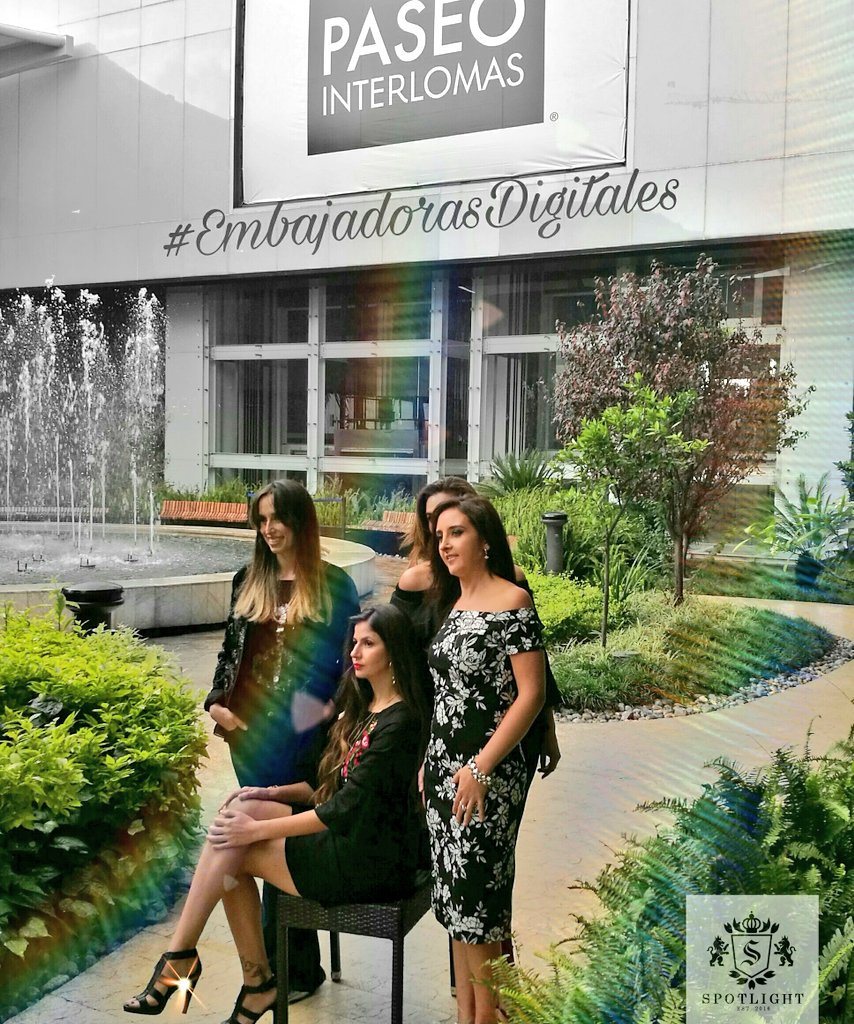 SpotlightLAT's tweet photo. #RolasQueMeGustan Pretty Woman con algunas de nuestras mamás embajadoras para portada de #ColonosInterlomas https://t.co/tC7g30yy0n