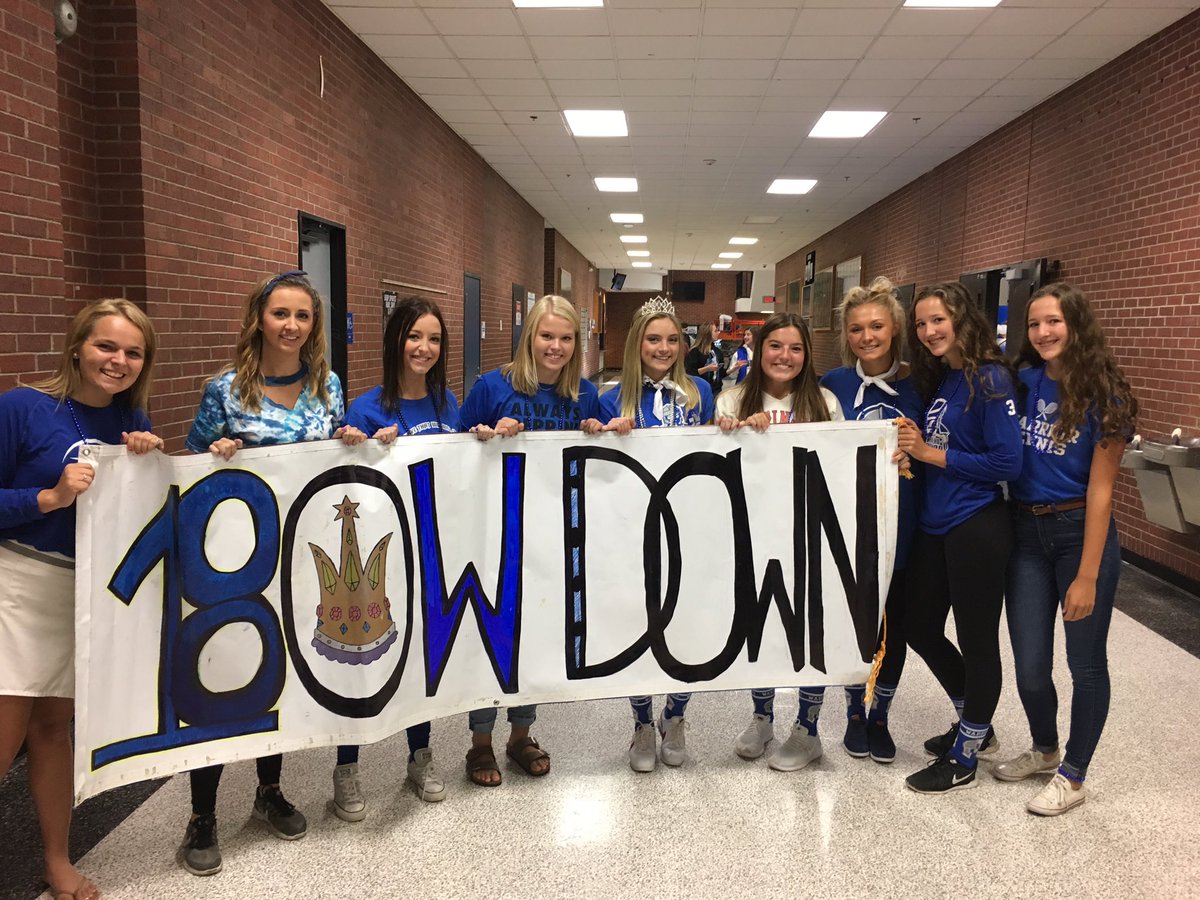 bhsclasscab2018's tweet photo. We had a great Homecoming week!💙 If anyone wants to join the float, meet at the post office at 9:10 am for the parade! GO WARRIORS💙 https://t.co/3YJz92Flsd