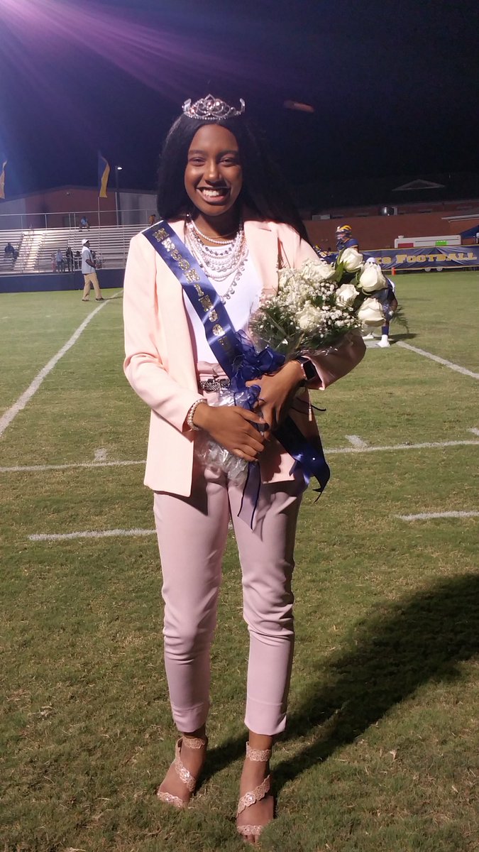 Buckhorn_High's tweet photo. Congratulations Jordan Bradford - 2017 Homecoming Queen!  #BHSHC17 https://t.co/sPKs0nHQh1