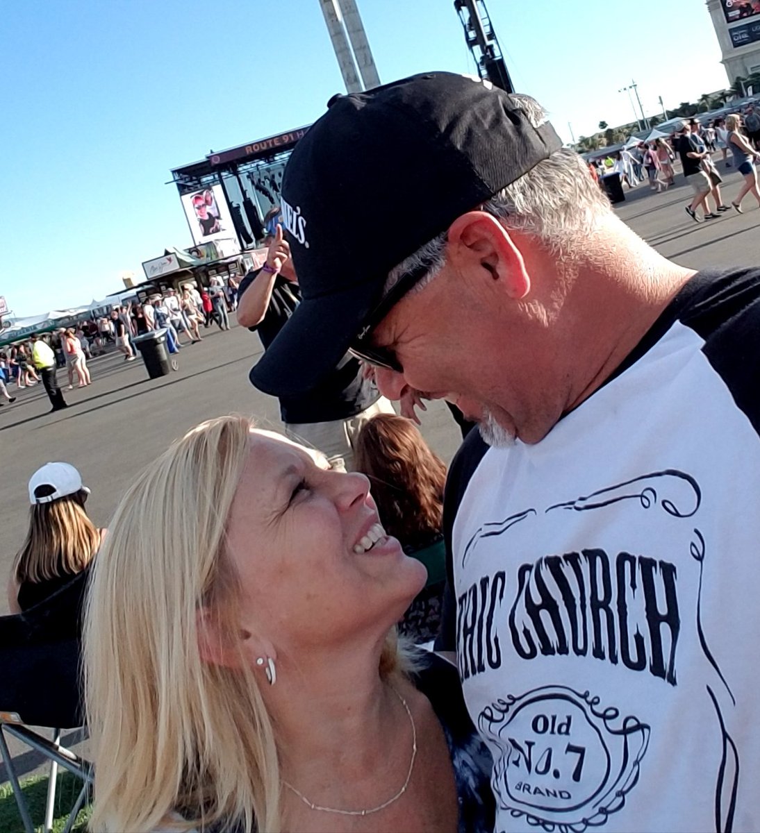 At #Route91Harvest with Shelly!