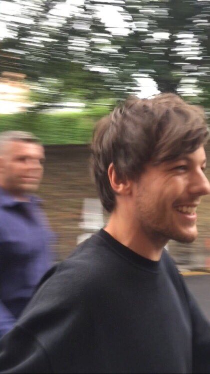 king_Louis_'s tweet image. #MTVEMA #NominateLouisTomlinson