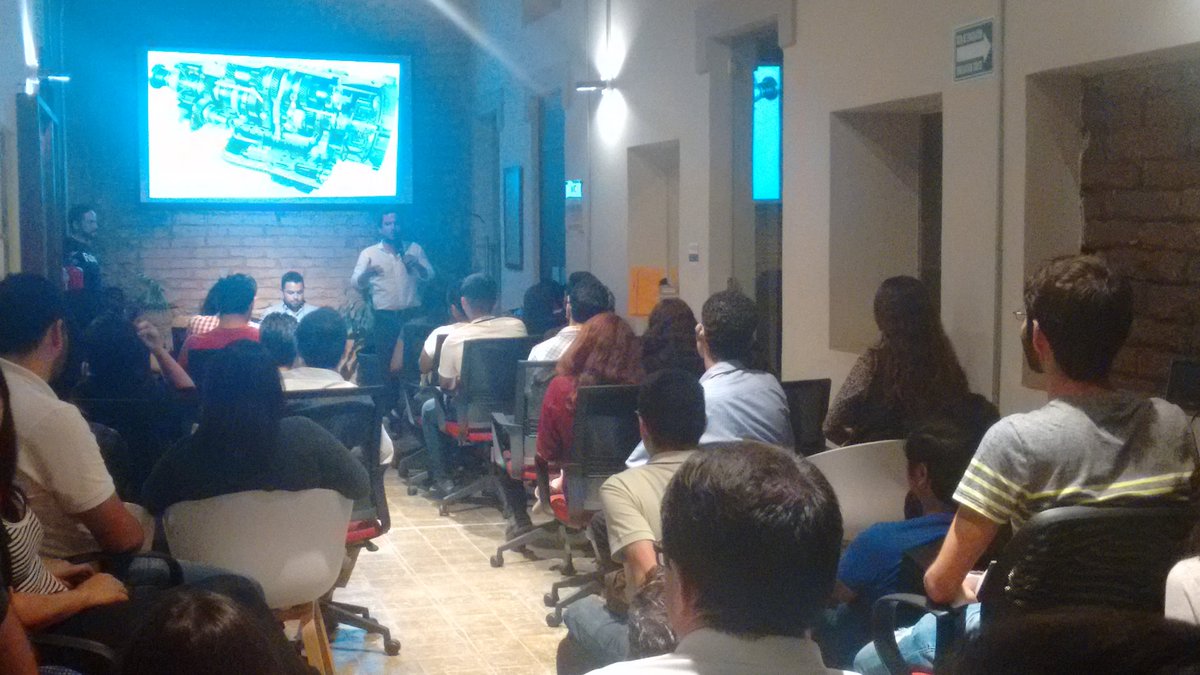 Paco Mayorga con súper historias de fracaso en el crossover @fuckupnightgdl <a href="/inncampomx/">Inncampo</a> 👏👏👏