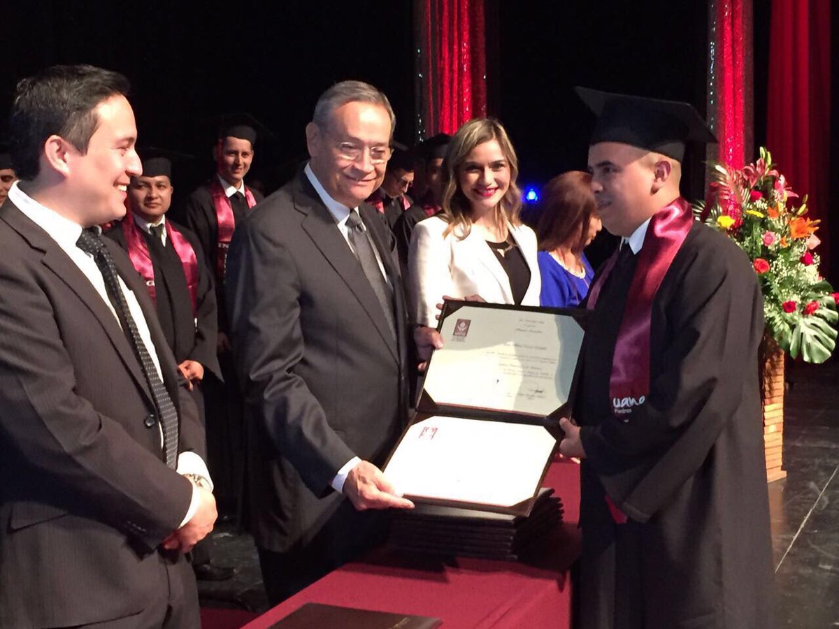 MpioPNegras's tweet photo. En representación de @PURONJOHNSTON, @CynthiaVS1 asiste este viernes a la graduación de los alumnos de la Universidad Autónoma del Noreste. https://t.co/UZ3TBBYT8x