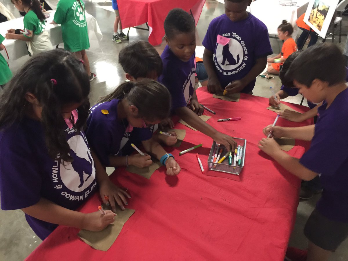 friendsin3rd's tweet photo. American Indian Heritage Day. Storytellers, animal hide art, fancy shawls, and patterned armbands. We love crafts! https://t.co/HtwS1Q6xyN