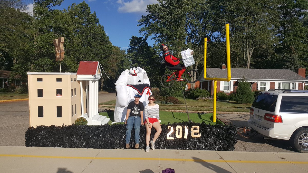 Milanclassof18's tweet photo. Didnt get to see the winning float? here it is, Back to the future, Ghostbusters, and E.T. all here for the 80s thanks to all who helped https://t.co/pB9Ok1UZaF