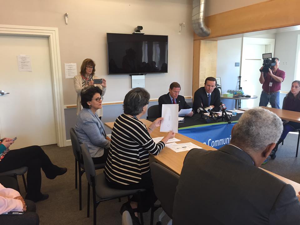 FairHavenCHC's tweet photo. Thanks to @ChrisMurphyCT& @SenBlumenthal for joining #FHCHC today to hear real stories about the impact of the #fundingcliff. #fqhc #chcact https://t.co/JPb4iOza6w