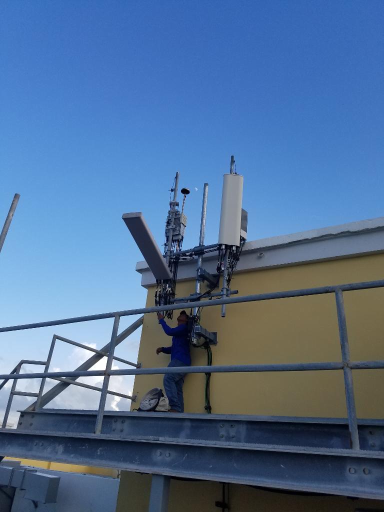 tmobilenews's tweet photo. The @Sprint team in #PuertoRico is making progress &amp; we continue to send people &amp; supplies to help our customers https://t.co/sb0QQOrKuL https://t.co/BXgsRmnZ1z
