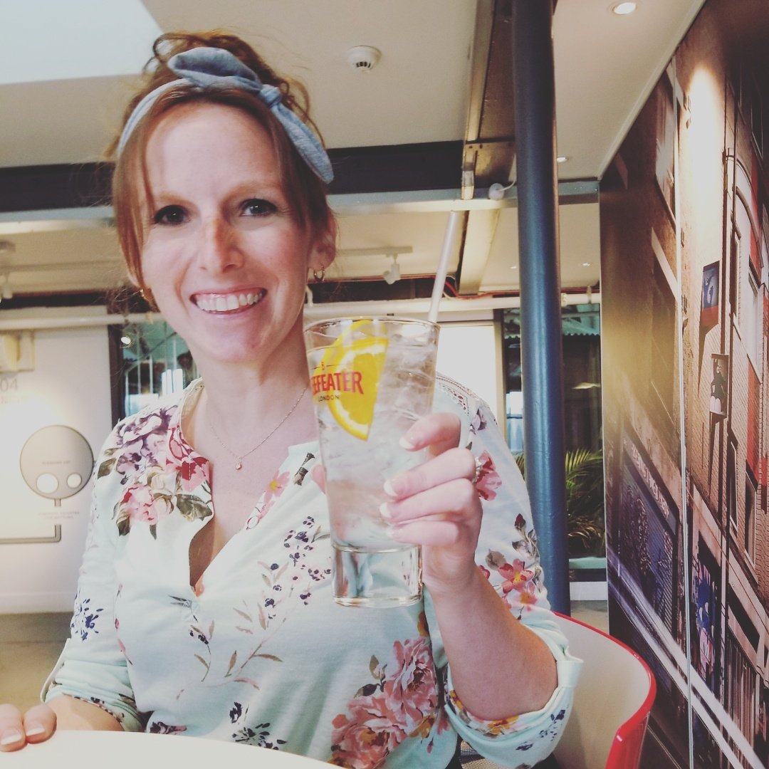 breannebuchanan's tweet photo. When in London we do Distilleries! Best part of the tour - free samples π #ginandtonic #beefeaterdistillery #breesukpubcrawl https://t.co/vjKk2LFskL