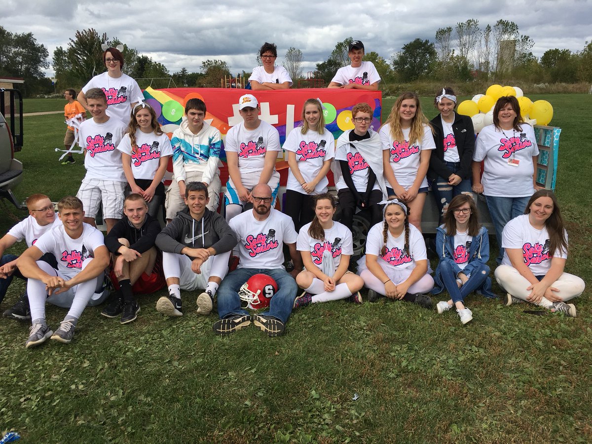 MsKmathSHS's tweet image. Homecoming 2018...love the class of 2018 #stockbridgepride #classof2018 #lovemyseniors