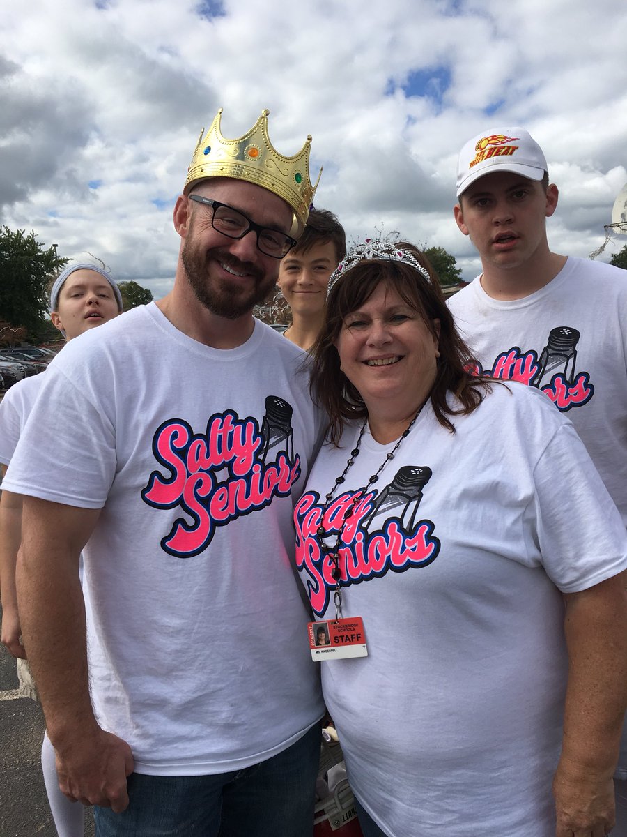 MsKmathSHS's tweet image. Homecoming 2018...love the class of 2018 #stockbridgepride #classof2018 #lovemyseniors