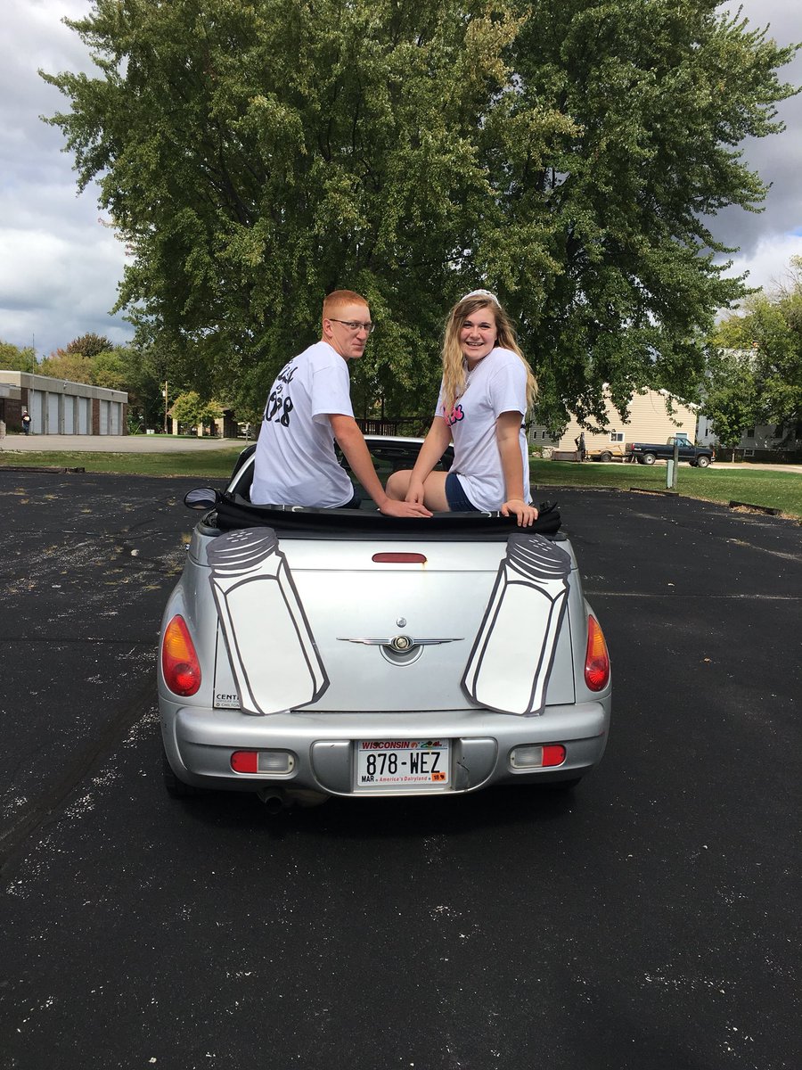 MsKmathSHS's tweet image. Homecoming 2018...love the class of 2018 #stockbridgepride #classof2018 #lovemyseniors