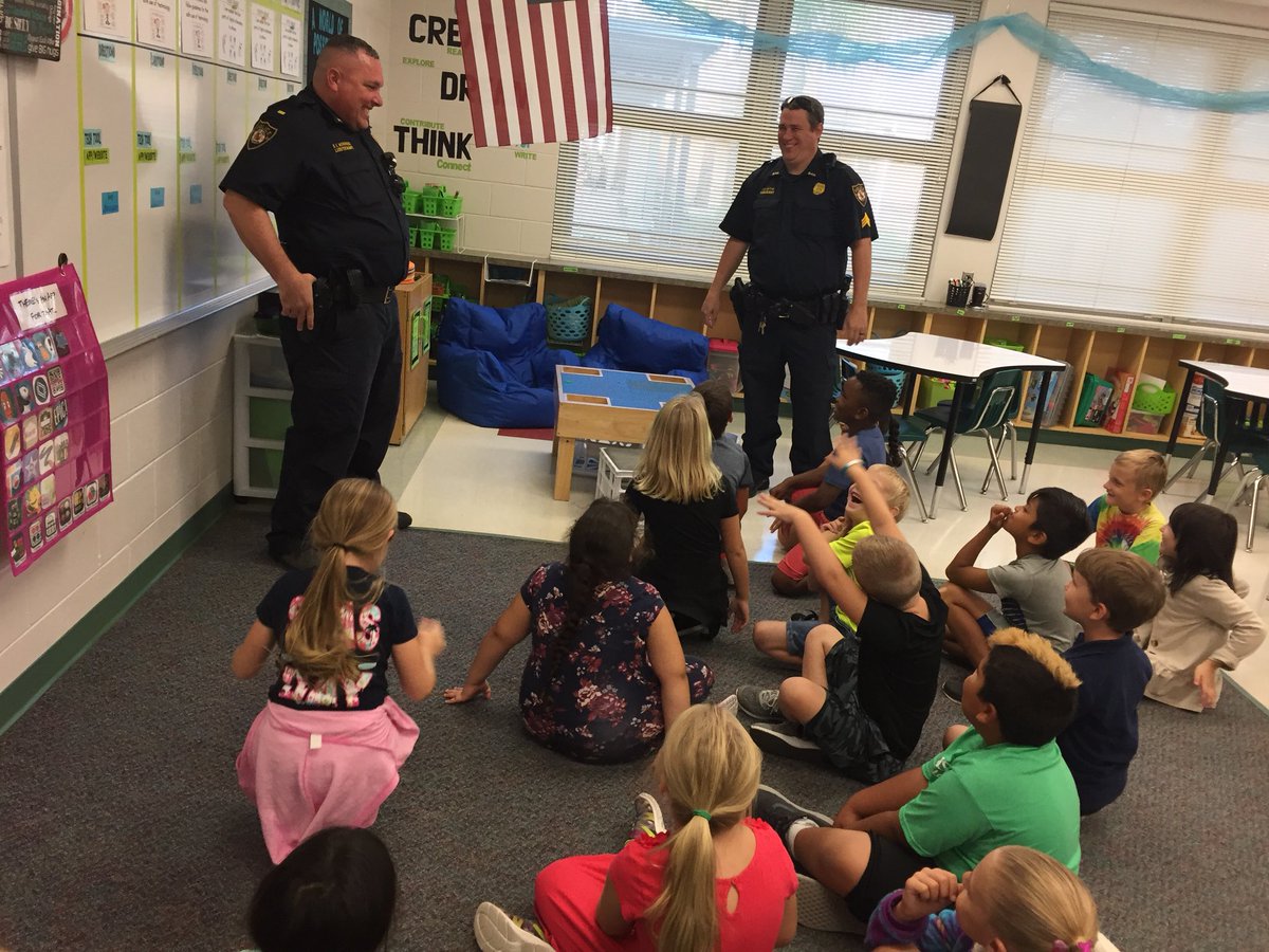 Thank you <a href="/DeLandPD/">DeLand Police Department</a> for stopping by &amp; answering ?s—kids loved teaching you how to dab too! #CGEeagles <a href="/CitrusGrovevcs/">Citrus Grove Eagles</a> <a href="/CityofDeLand/">City of DeLand</a>