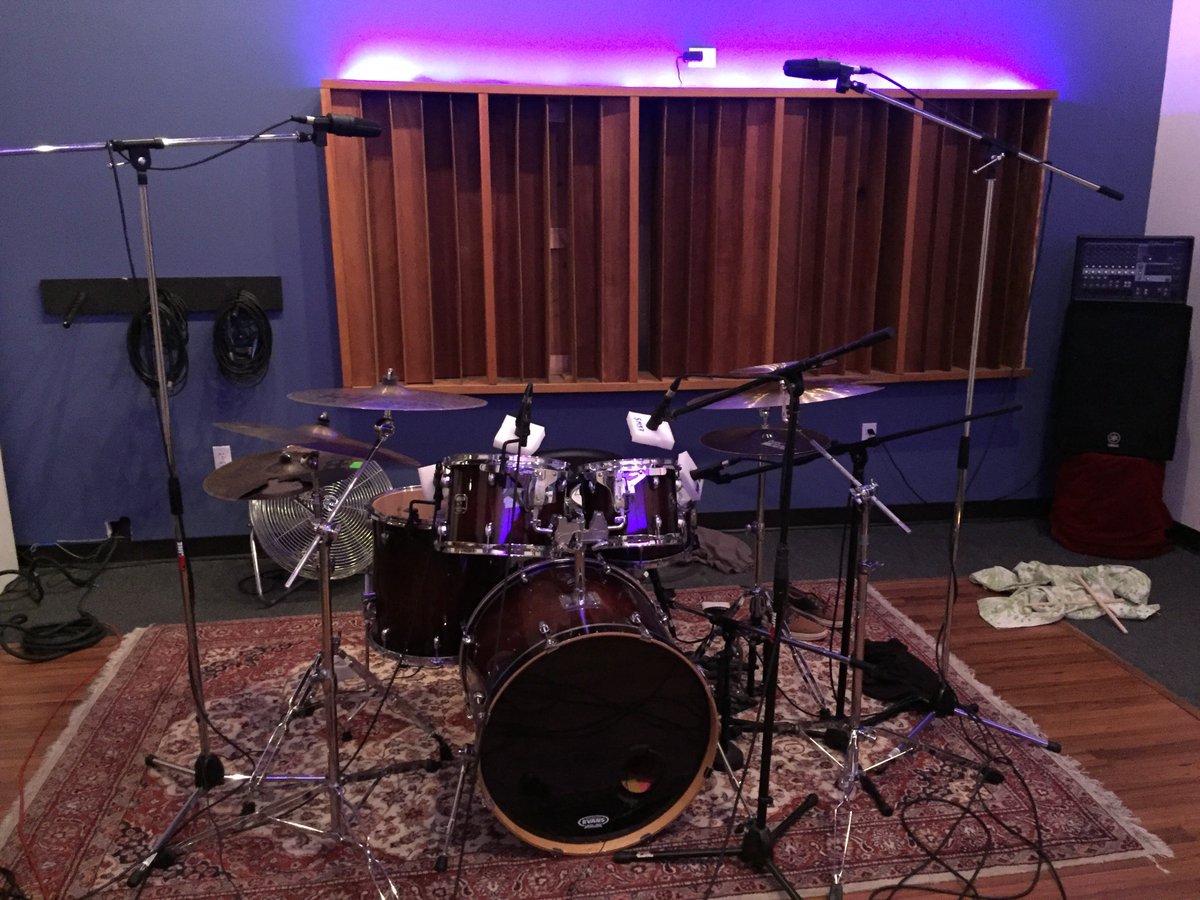 Such a unique sounding kit by Nick Quijano of 🎶Vivifyd🎶! Love it when the drummer takes care of his kit and knows how to make it sound good.