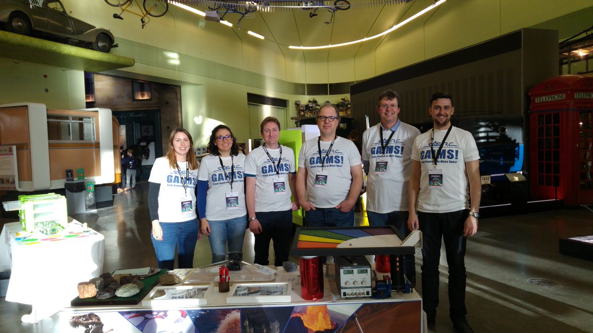 The GAIMS team had over 350 people at our stall alone! Great night for all, mass spectrometry for all #explorathon2017 @SUERC1