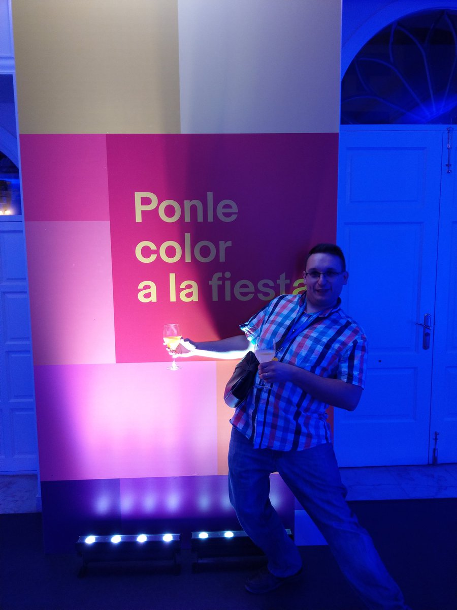 Amirsrl_eth's tweet photo. Ponle color a tu vida con los productos de eBay. Gracias compradores por hacer que eBay cumpla 15 años en España. #eBay15 #ebay https://t.co/LrTqfTsxY0