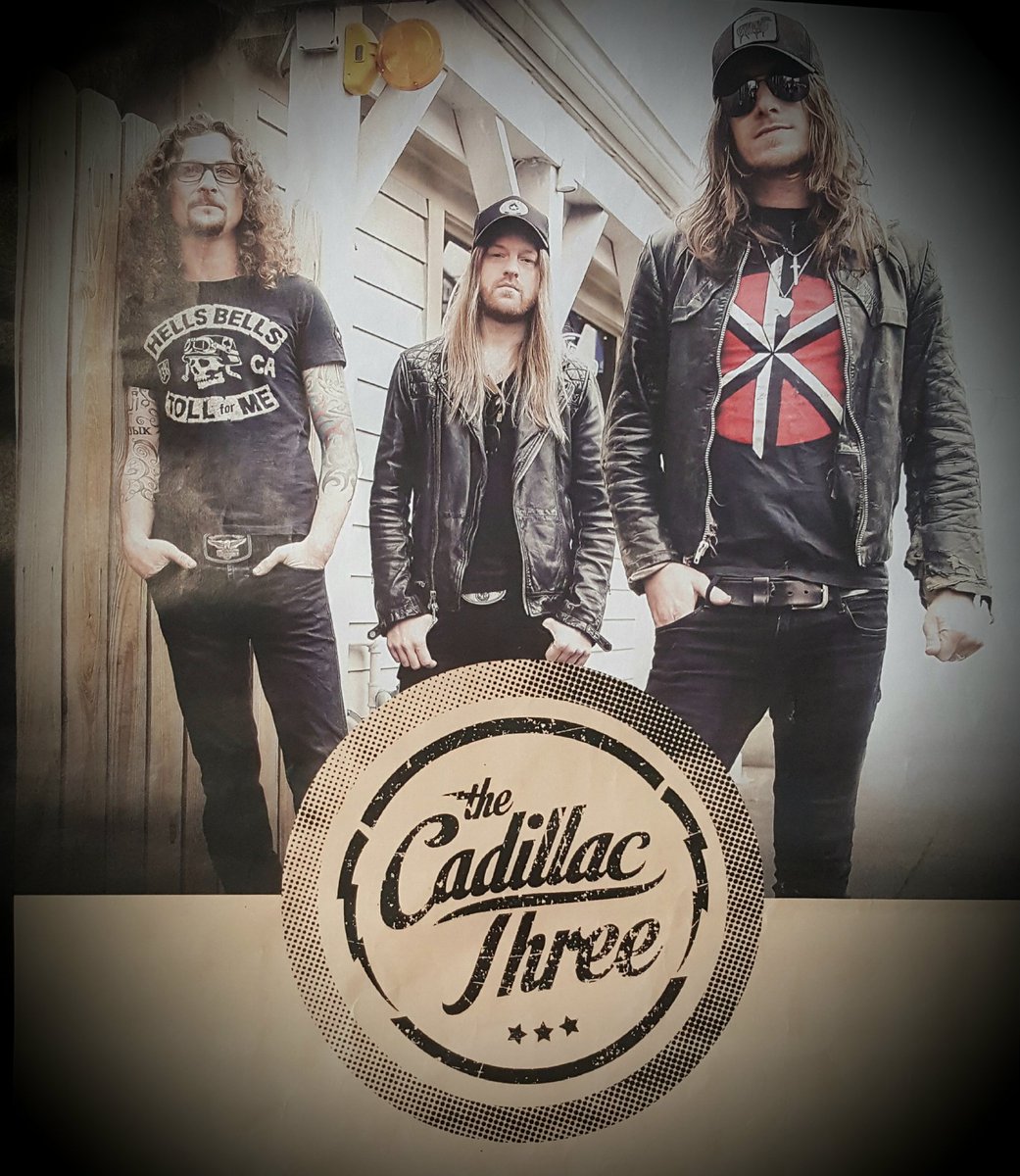 j_bo_74's tweet photo. Words can NOT express how awesome @thecadillac3 was last night in Buffalo NY. Can't wait to see them at the Meridian Centre in October!! #fourthrow #canadalovestc3 🤘🇨🇦 https://t.co/IHAzJKb8Cf