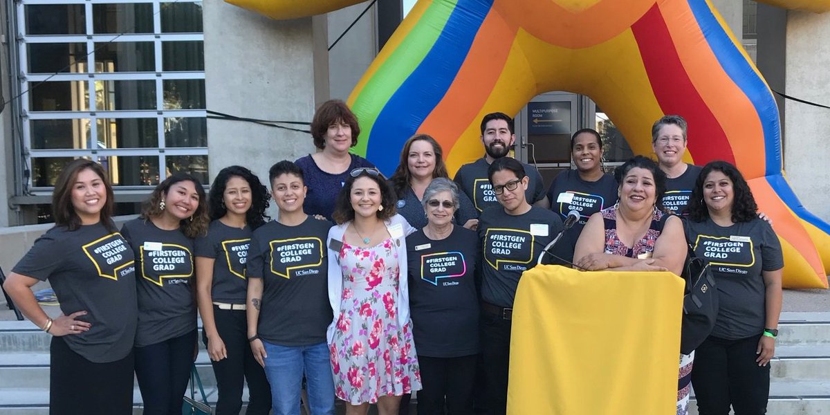 UCSanDiego's tweet image. #firstgenucsd staff and faculty giving a warm welcome to our new Chancellor's Associates Scholars @UCSDCASP