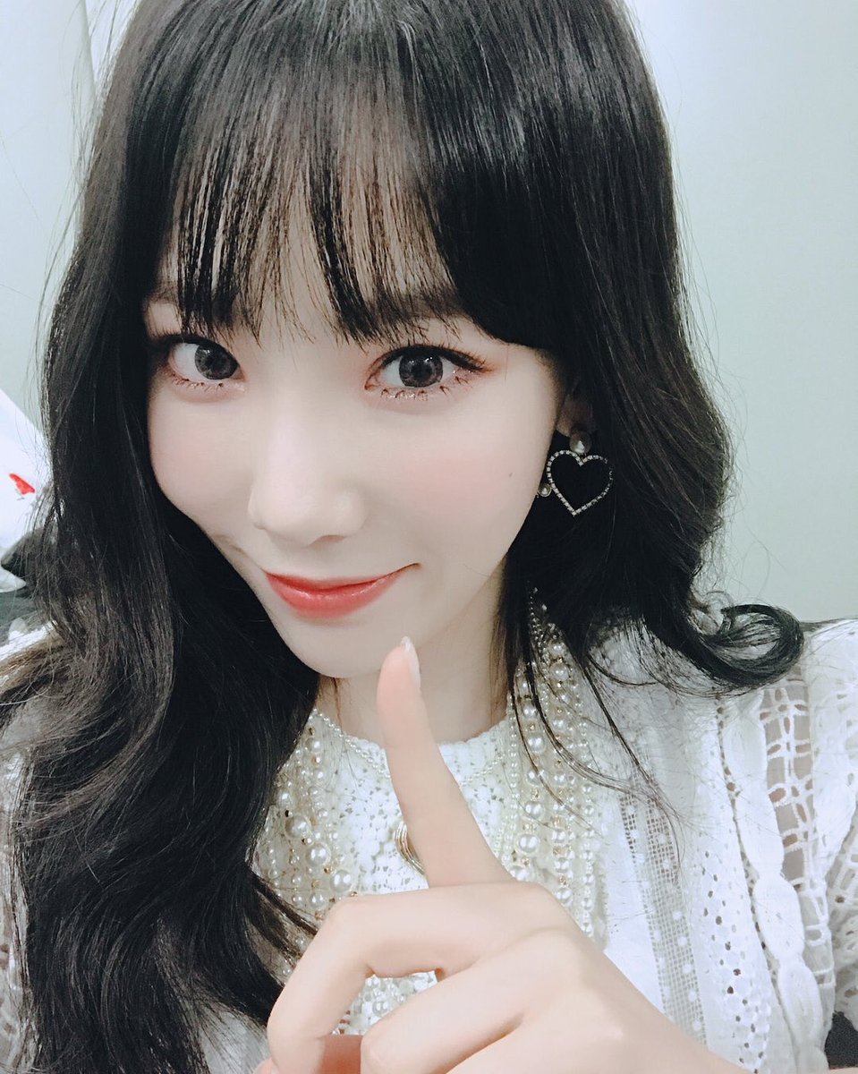 아카네 No Twitter Smtの時はテヨンちゃんのセンターわけがかなり好きでずっとセンターわけして前髪伸ばしてたんだけど ぱっつんにしちゃったよね うん しちゃったよねくそお やっぱテヨンちゃんの黒髪ロングの前髪ぱっつんは無理 W しんどい W タイプ