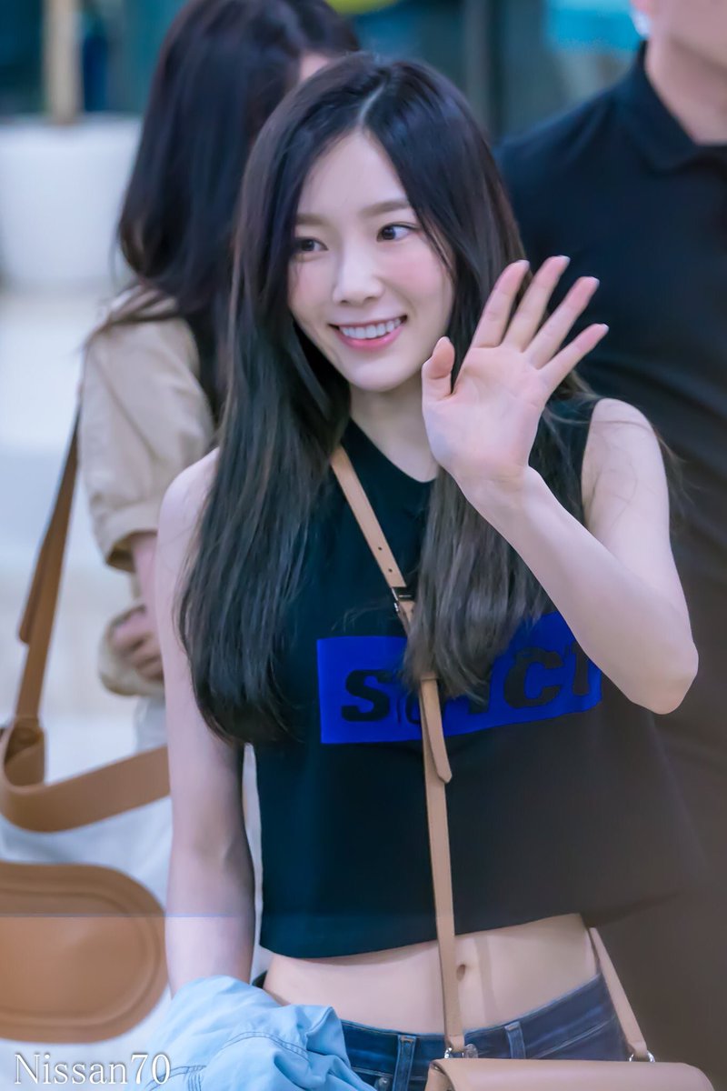 아카네 No Twitter Smtの時はテヨンちゃんのセンターわけがかなり好きでずっとセンターわけして前髪伸ばしてたんだけど ぱっつんにしちゃったよね うん しちゃったよねくそお やっぱテヨンちゃんの黒髪ロングの前髪ぱっつんは無理 W しんどい W タイプ