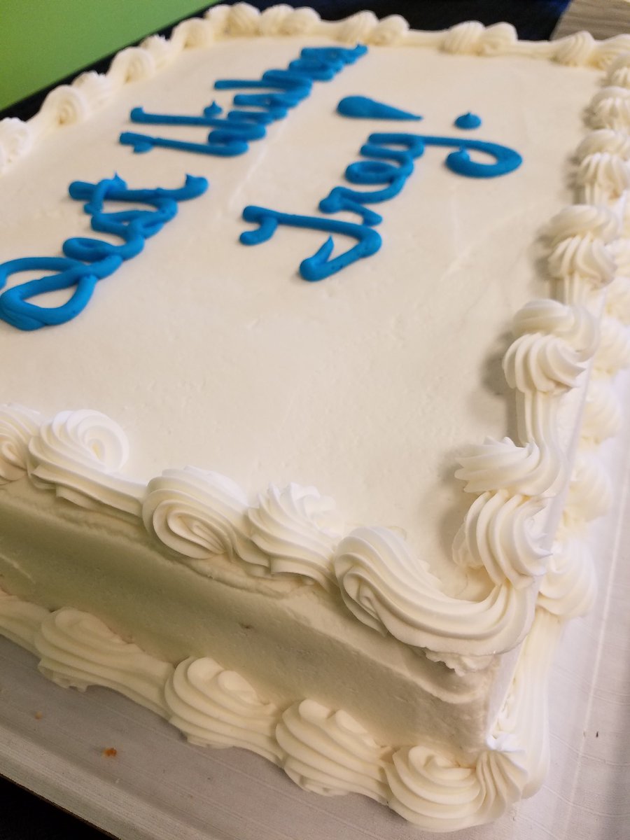 lucityinc's tweet photo. Cake on a Friday....great way to end the week. #LifeAtLucity #BestWishesTrey! https://t.co/yK7rfVQHdP