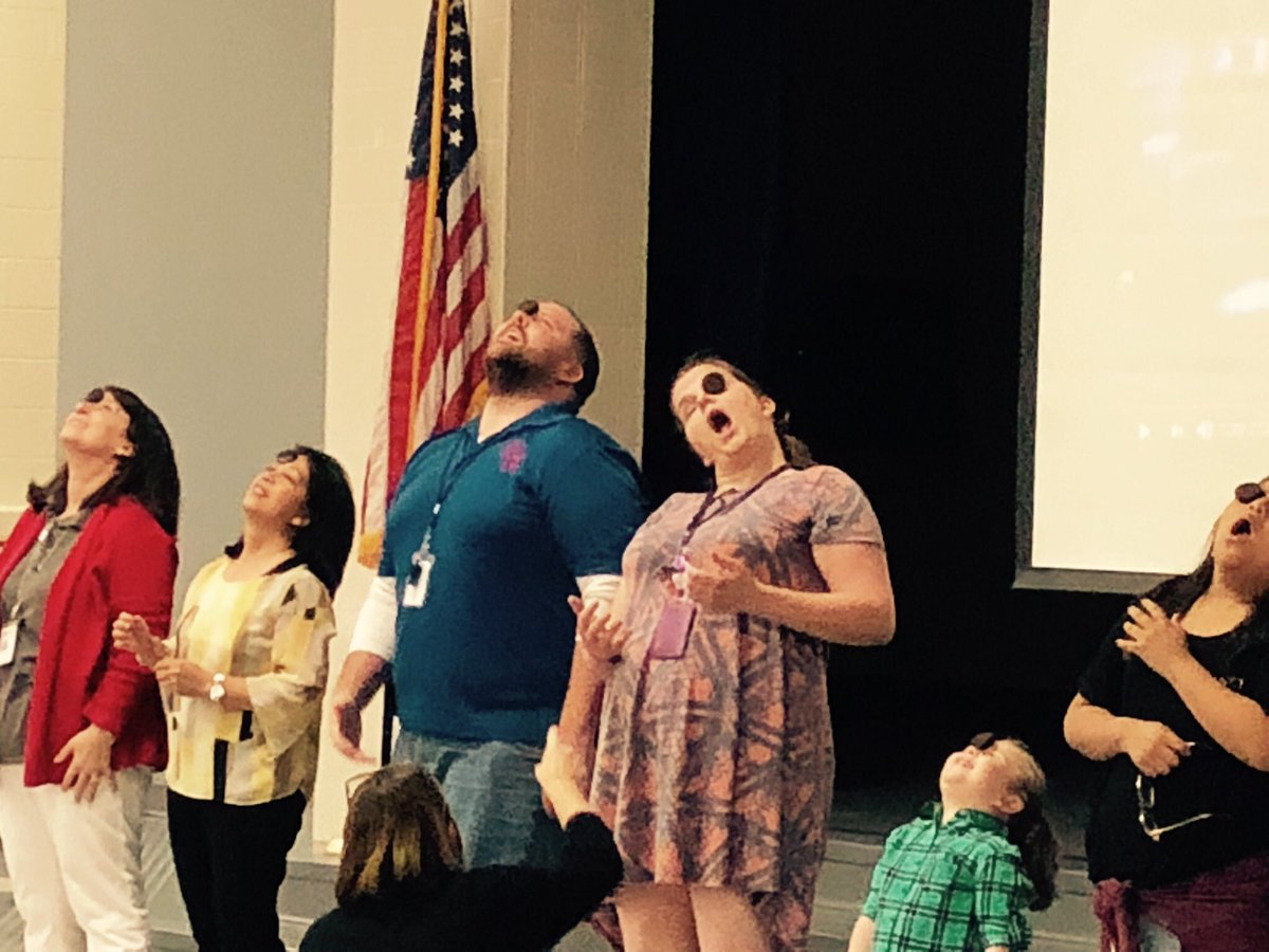 littleagg's tweet photo. One of my favorite things!! #sixweeksassembly #wemadeitsixweeks #havesefun @lion_learner @JacksonRuby https://t.co/5h66Fc47dF